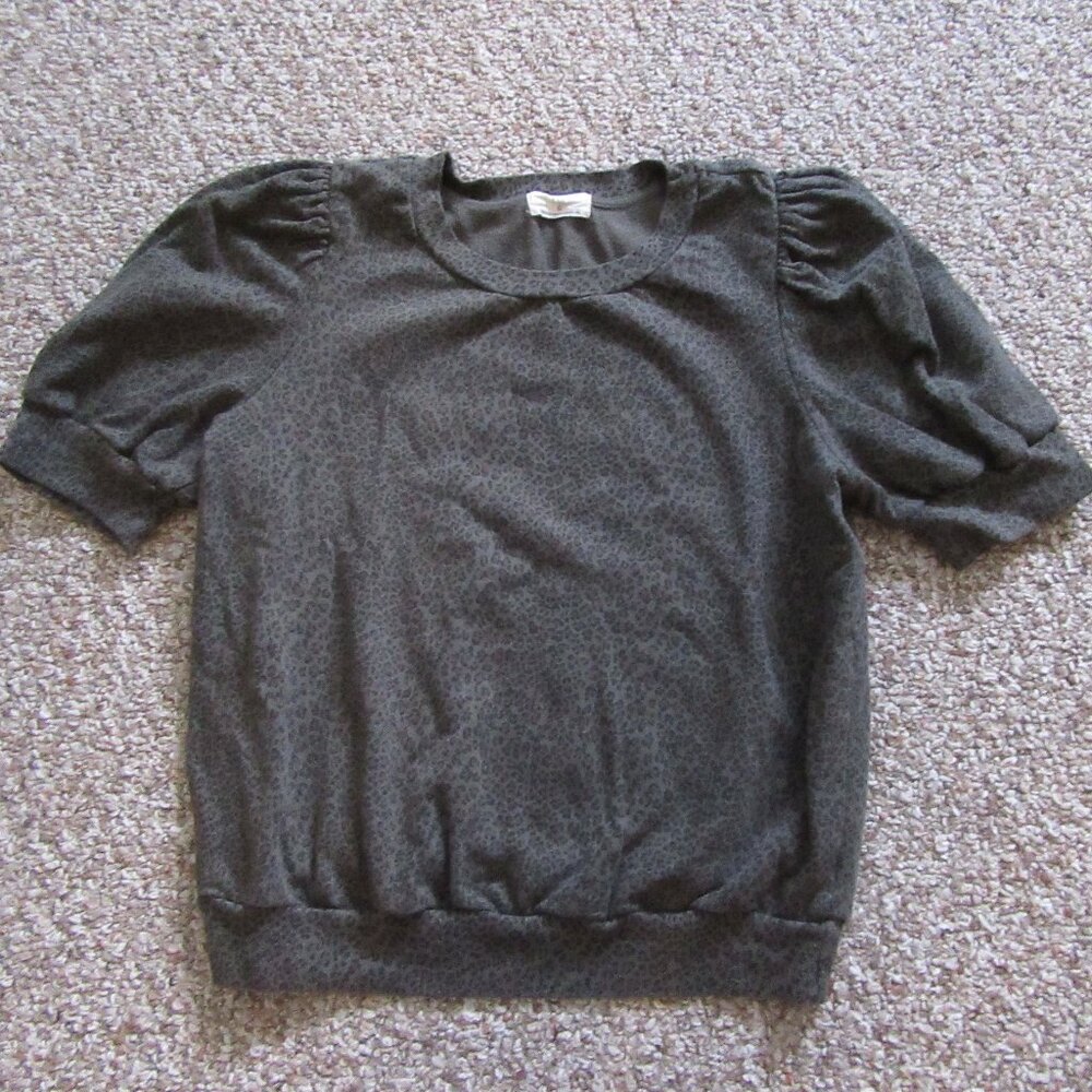 T.la Anthropology Green Animal Print Sweatshirt Size Small Puffed Sleeves